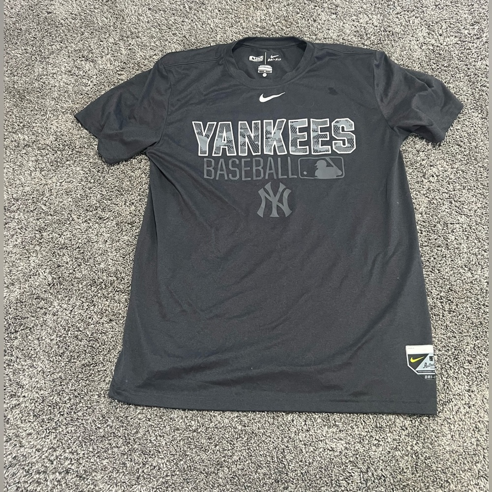NIKE YANKEES BASEBALL SHIRT